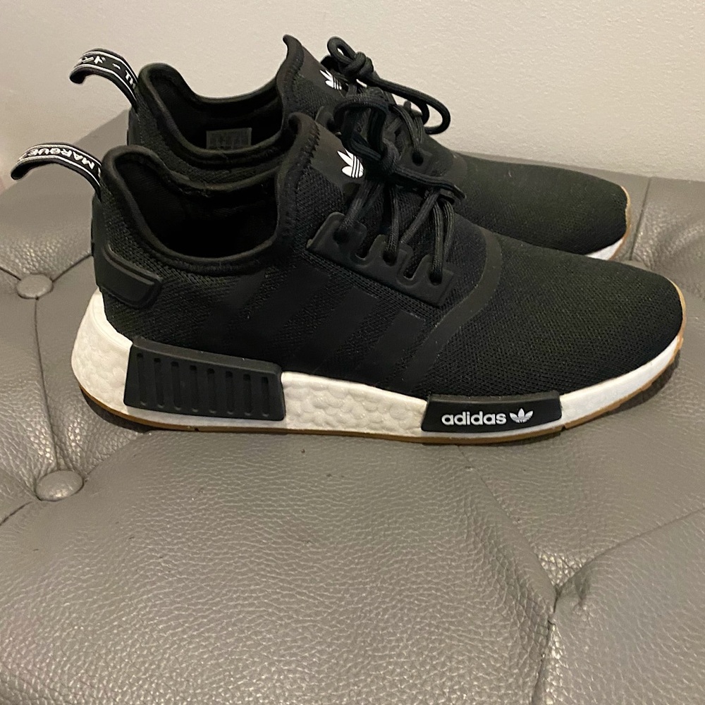 adidas-nmd-r1-core-blackgum-3
